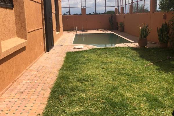 BONNE affaire villa sur route Fes